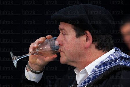 02959-Bebiendo-Día-Txakoli-Getaria-Gipuzkoa-Euskadi