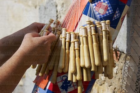 04038-Manos-Encaje-Bolillos-Bakaiku-Navarra