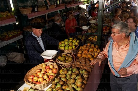04123-Venta-Frutas-Feria-Gernika-Bizkaia-Euskadi