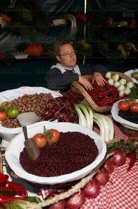 04129-Vendedora-Alubias-Feria-Gernika-Bizkaia-Euskadi