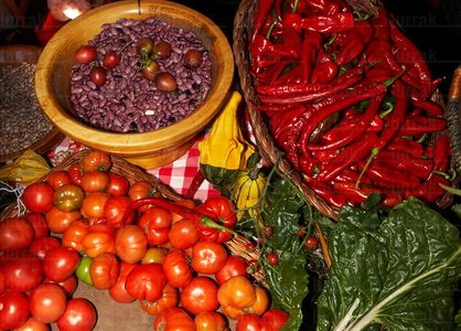 04133-Alubias-Tomates-Pimientos-Feria-Gernika-Bizkaia-Euskadi