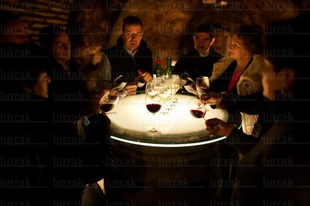 04260-Catando-Vinos-Bodega-El-Fabulista-Álava-Euskadi