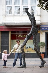 04658-Madre-Niña-Escultura-El-Caminante