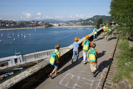 04791-Chavales-Subida-Urgull-Donostia-Gipuzkoa-Euskadi