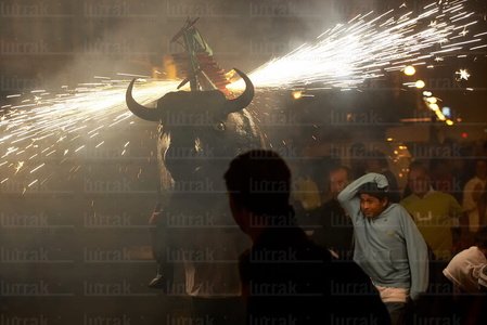 04893-Jóvenes-Toro-De-Fuego-San-Sebastián-Gipuzkoa-Euskadi
