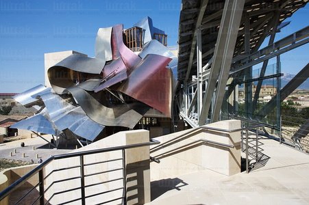 05022-Formas. Titanio. Bodegas Marqués de Riscal. Elciego, Alav