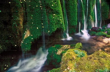 05204-Cascadas de La Tobería. Sierra de Entzia. Andoin, Alava, 