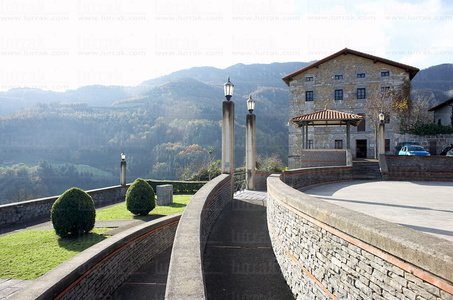 05360-Plaza del Pueblo. Alkiza, Gipuzkoa, Euskadi