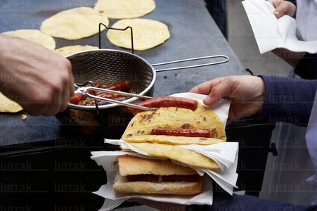 05408-Haciendo Talos. Legazpia, Gipuzkoa, Euskadi