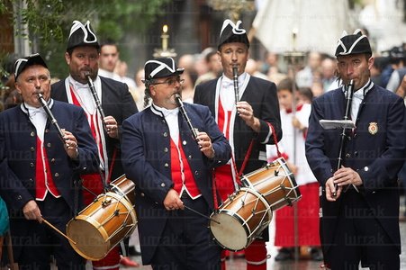 06529-Cinco Txistularis. Fiestas de San Juan. Tolosa, Gipuzkoa, Euskadi