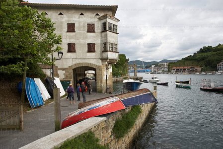 07042-Botes en Pasai Donibane. Pasaia , Gipuzkoa, Euskadi