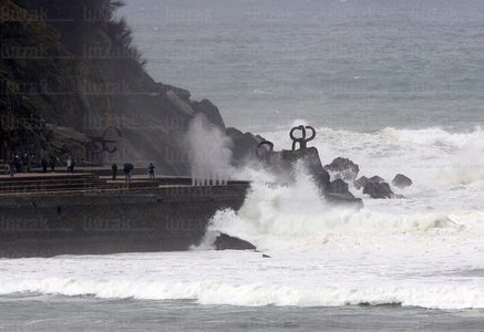 07196-Chorros de agua y Peine del Viento. San Sebastián, Gipuzk