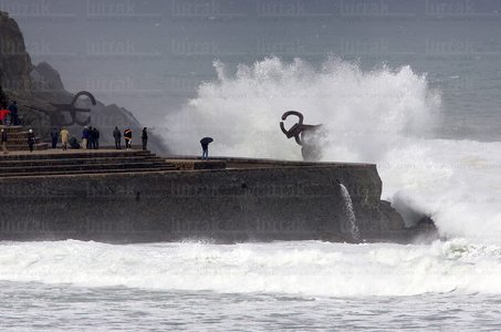 07197-Temporal de Mar en el Peine del Viento. San Sebastián, Gi