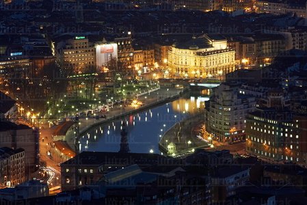 07206-Bilbao anocheciendo. Bizkaia, Euskadi