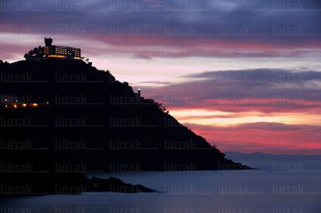 07368-Luz de atardecer. Faro de Igeldo. San Sebastián, Gipuzkoa
