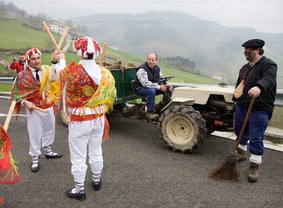 07380-Txantxos y Moxorro. Carnavales de Abaltzisketa, Gipuzkoa, 