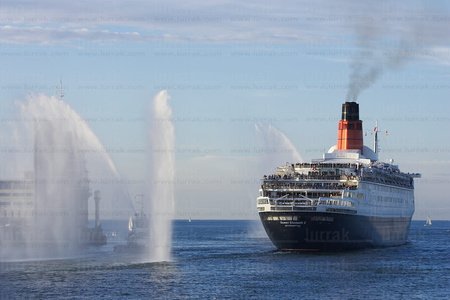 07585-Remolcadores, cisternas, Queen Elisabeth II. Getxo, Bizkai