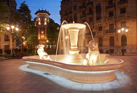 08237-Plaza Jado. Fuente de los Leones. Bilbao, Bizkaia, Euskadi
