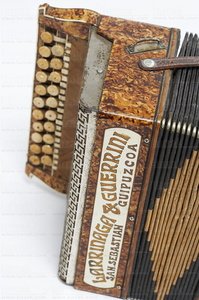 08329-Trikitixa. Herri Musikaren Txokoa. Oiartzun, Gipuzkoa, Eus