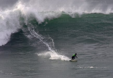 08467-Ibon Amatrain en Playa Gris. Zumaia, Gipuzkoa, Euskadi