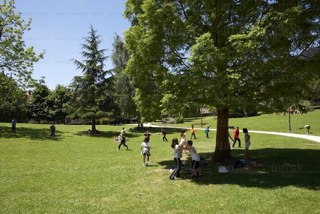 08539-Parque de los Pueblos de Europa, Gernika, Bizkaia, Euskadi