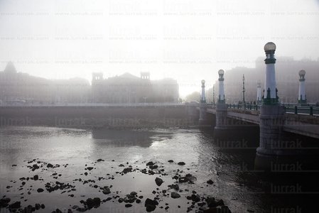 08943-Niebla. Rio Urumea.Teatro Victoria Eugenia. San Sebastián