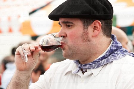 8051-Día del Txakolí. Bakio, Bizkaia, Euskadi